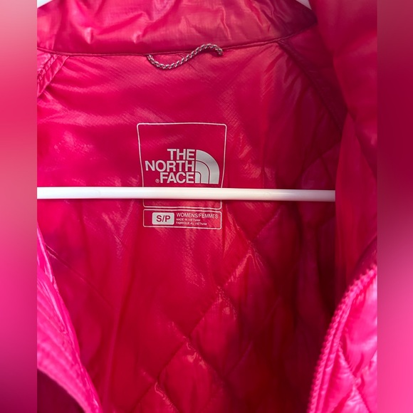 The NorthFace Women’s Thermoball Jacket - Picture 2 of 7